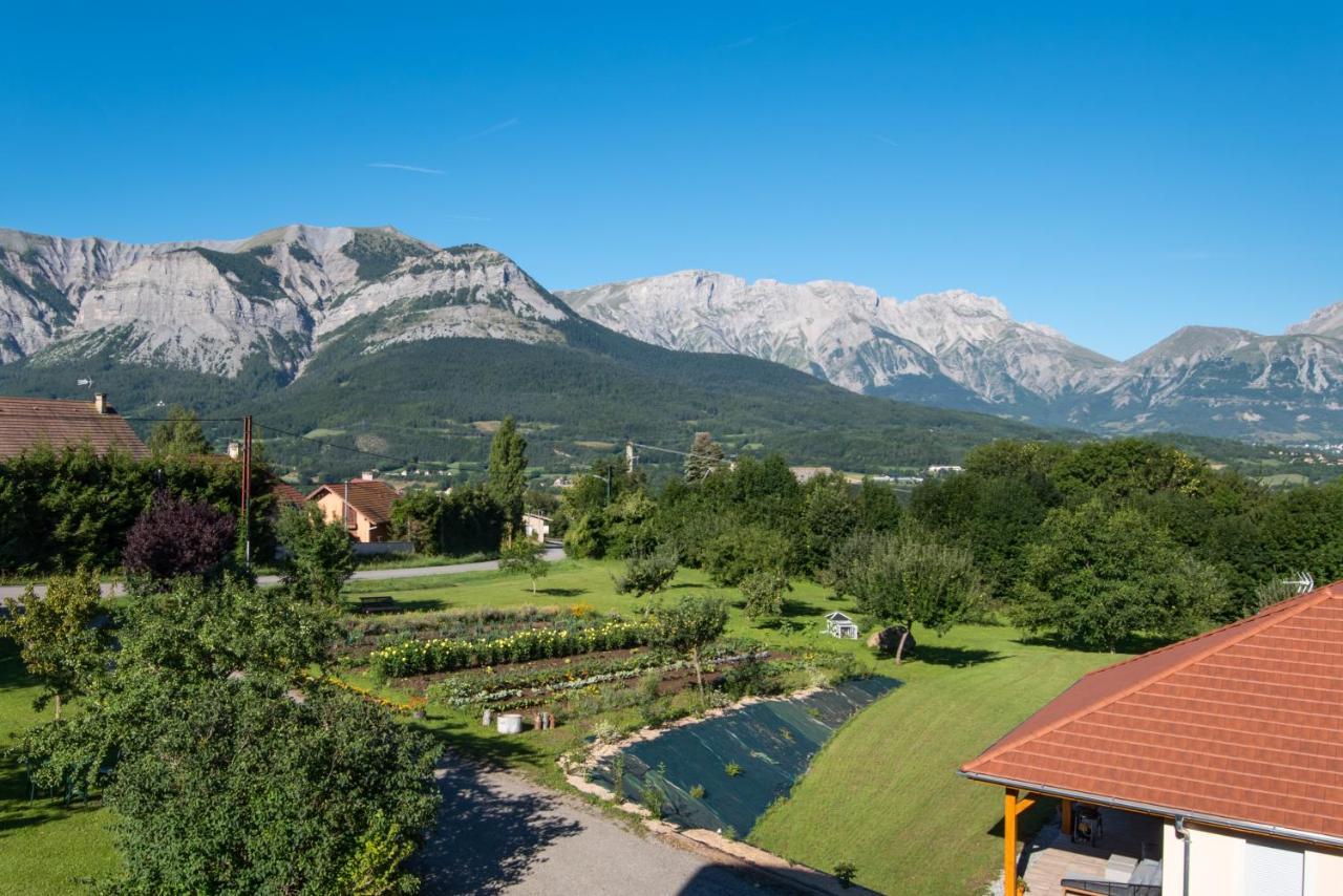 "La Combe Fleurie" Appartements & Chambres Saint-Bonnet-en-Champsaur Buitenkant foto