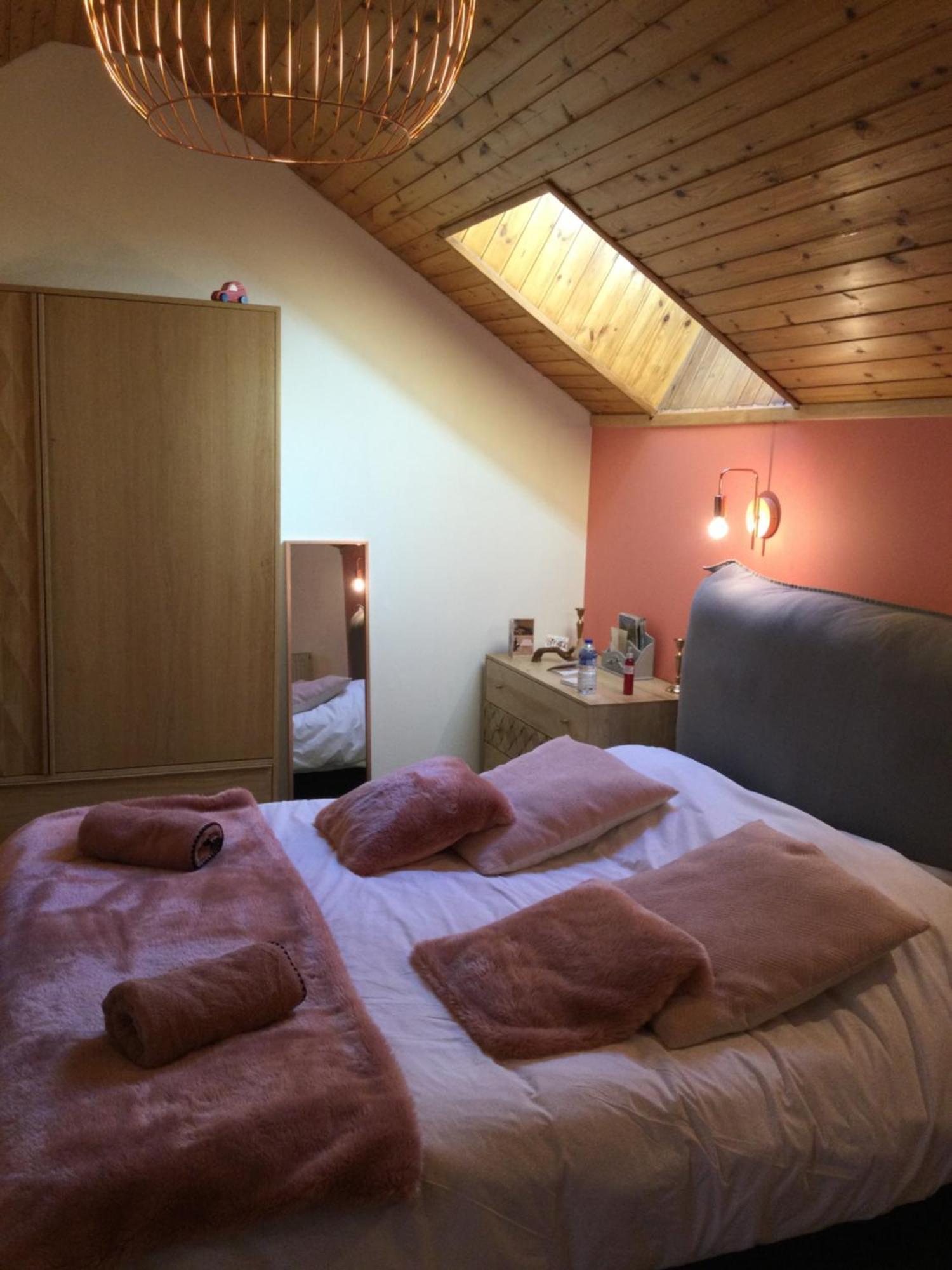 "La Combe Fleurie" Appartements & Chambres Saint-Bonnet-en-Champsaur Kamer foto