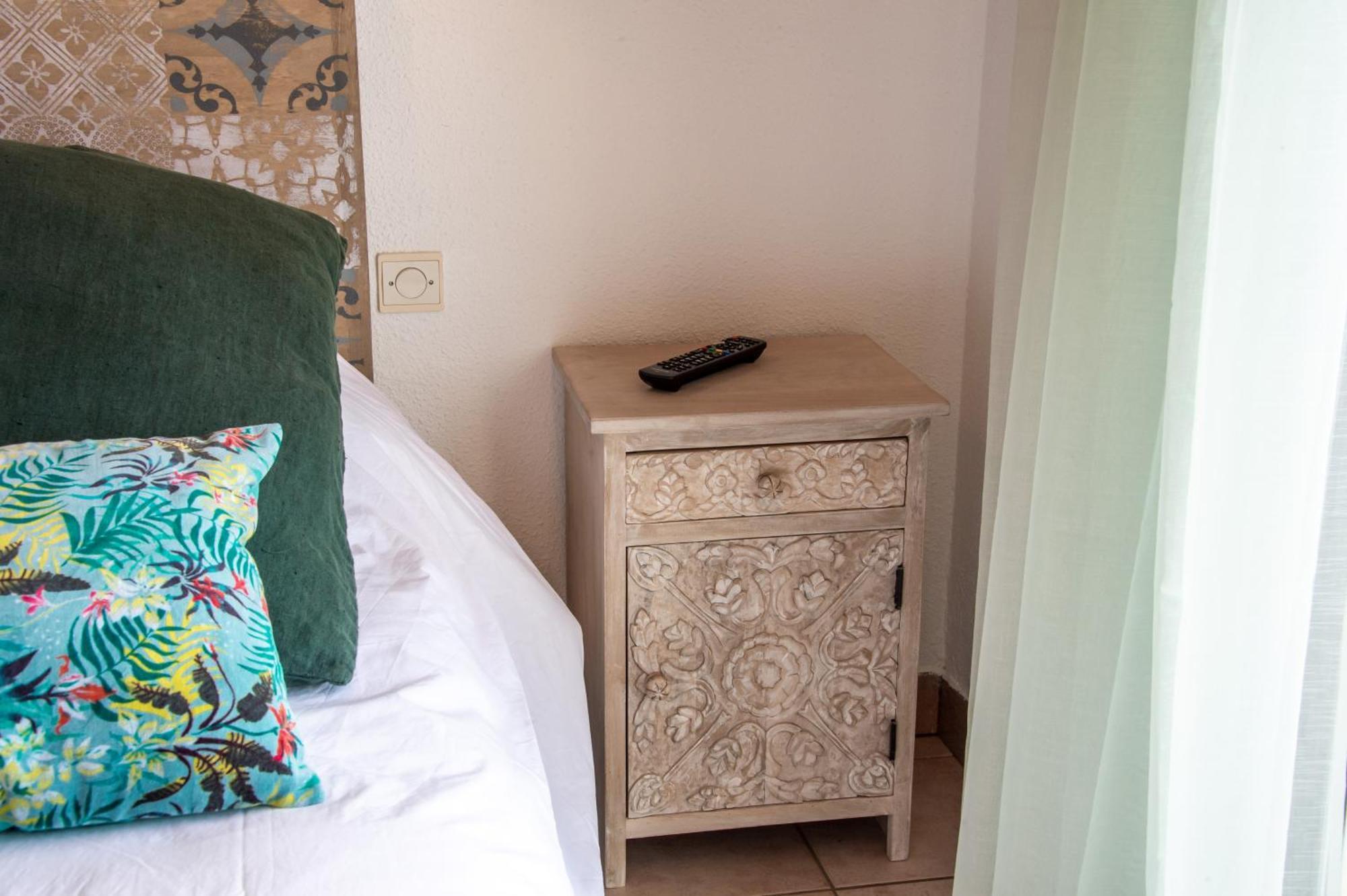 "La Combe Fleurie" Appartements & Chambres Saint-Bonnet-en-Champsaur Kamer foto