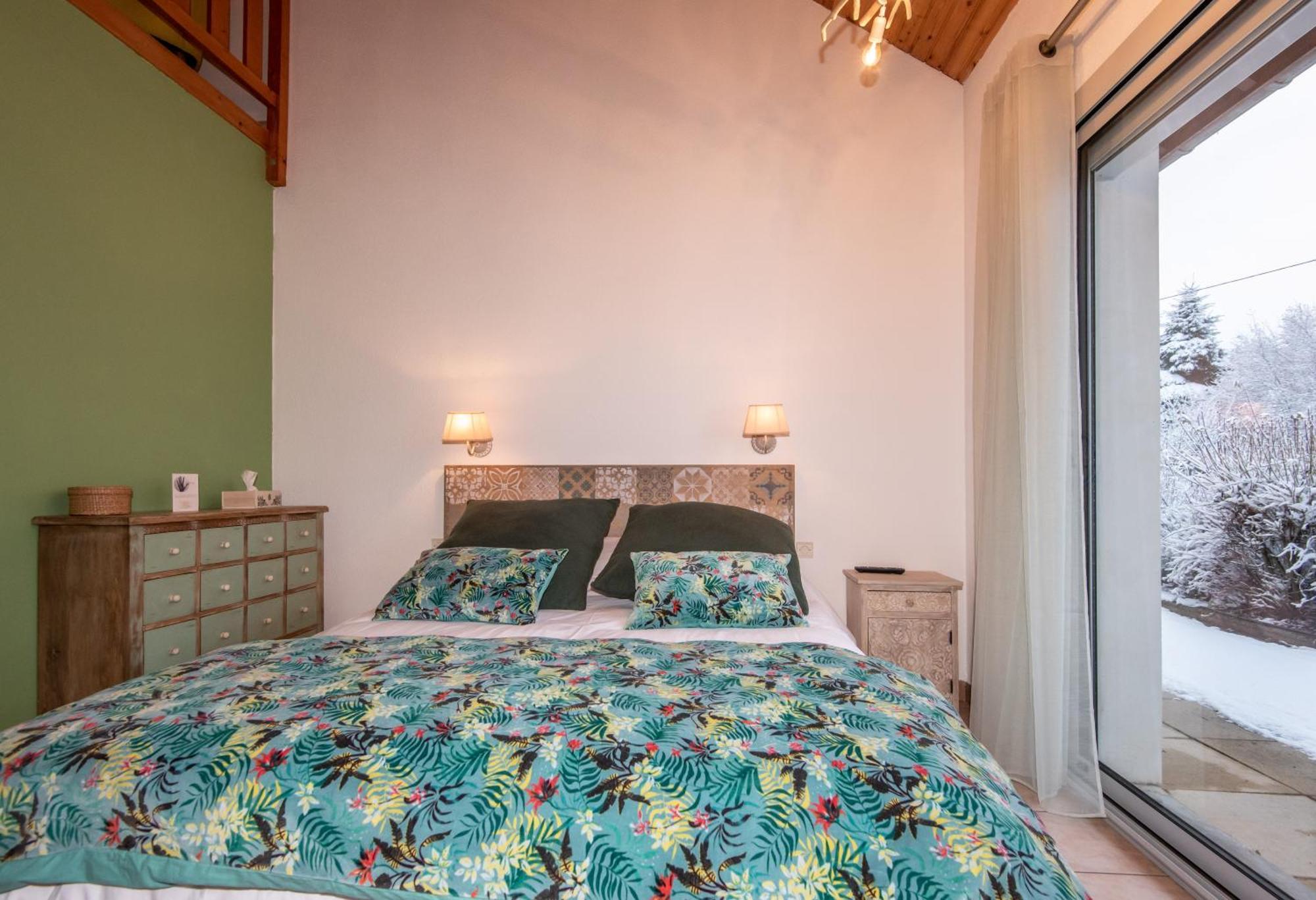 "La Combe Fleurie" Appartements & Chambres Saint-Bonnet-en-Champsaur Kamer foto