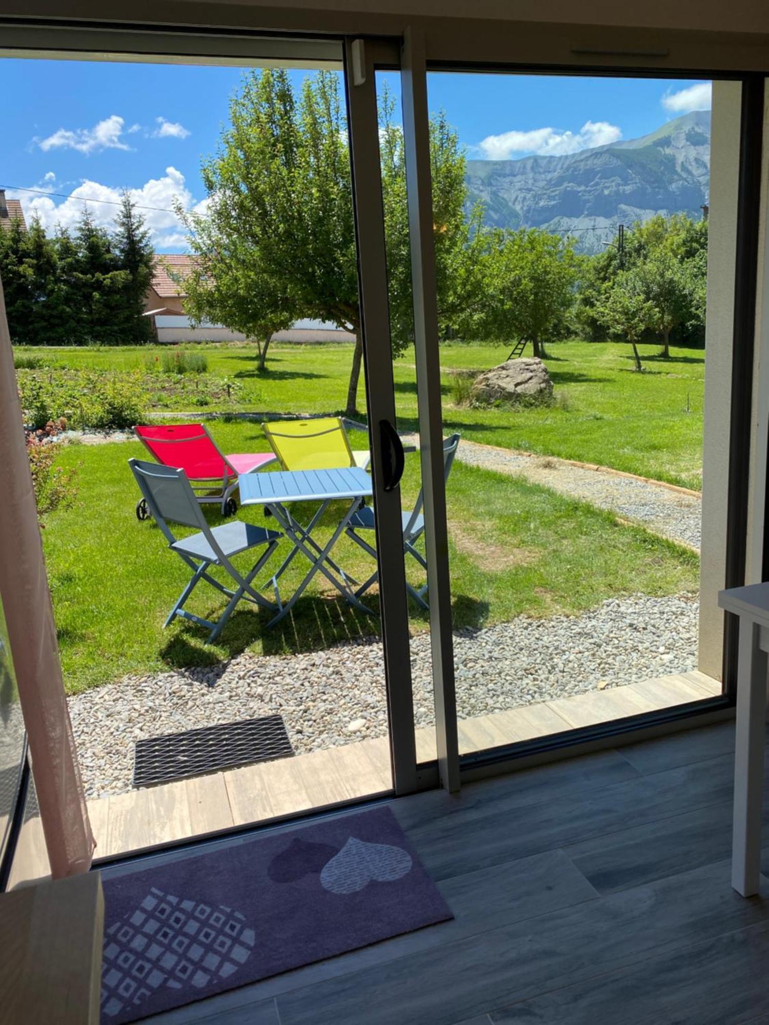 "La Combe Fleurie" Appartements & Chambres Saint-Bonnet-en-Champsaur Kamer foto