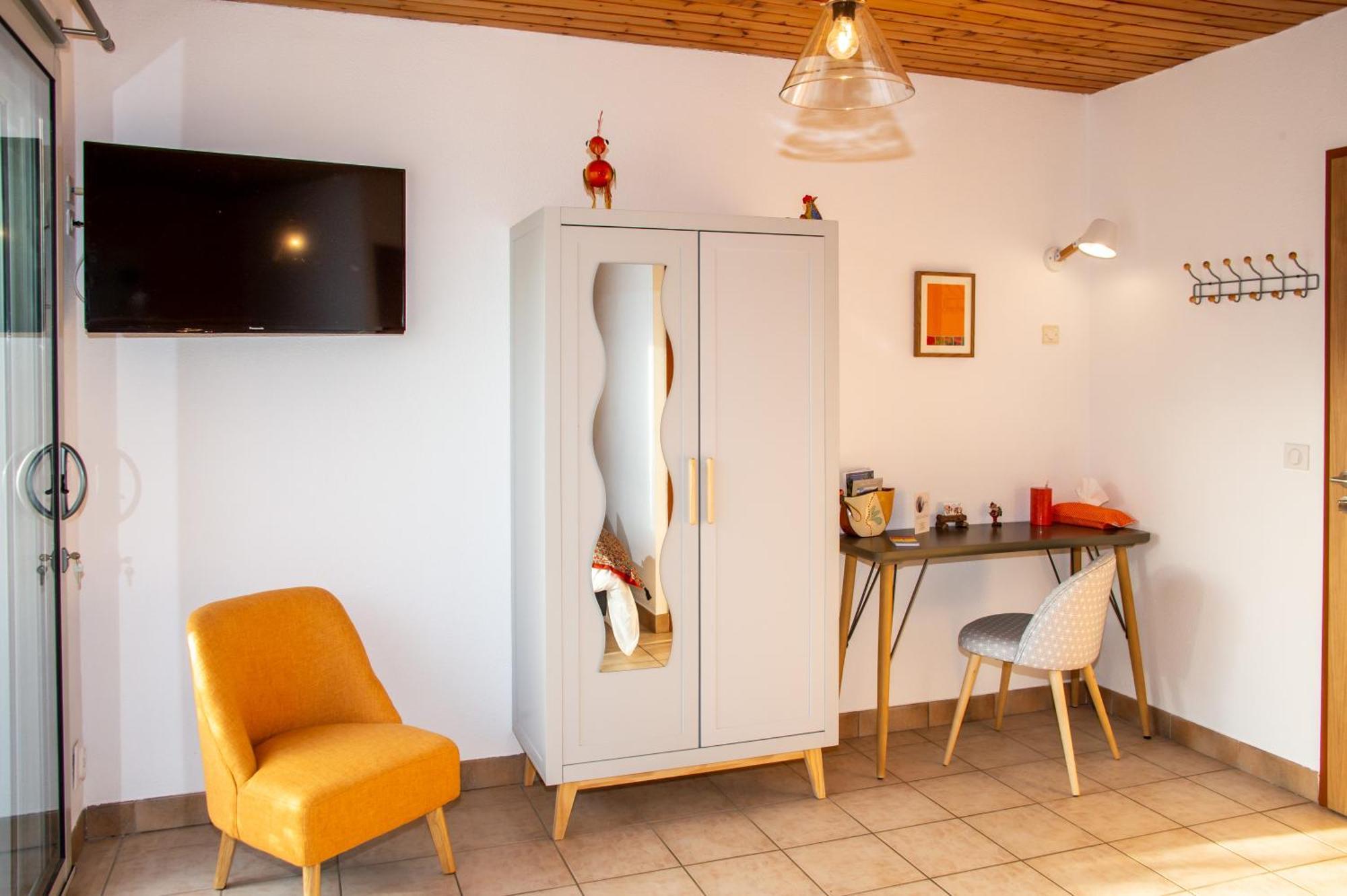 "La Combe Fleurie" Appartements & Chambres Saint-Bonnet-en-Champsaur Kamer foto