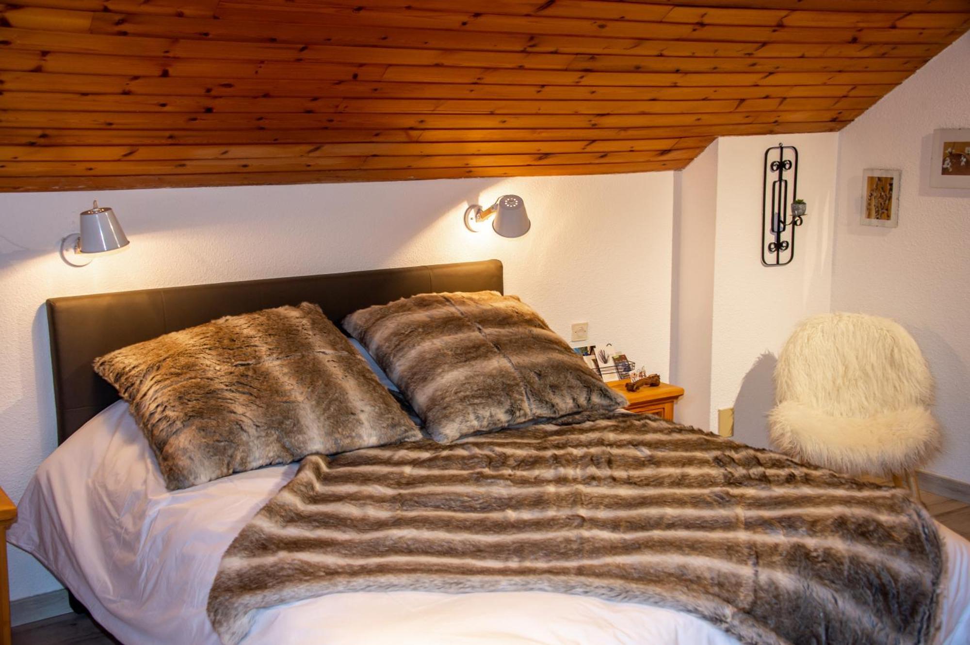 "La Combe Fleurie" Appartements & Chambres Saint-Bonnet-en-Champsaur Kamer foto